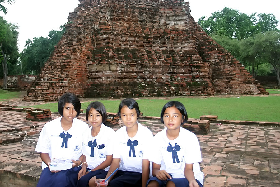 Some very serious-looking Thai schoolgirls