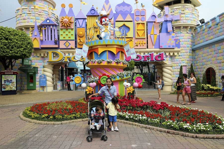 dream world bangkok roller coaster