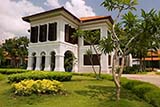 Residence of an early Singapore ruler before British colonialism - Click for larger image