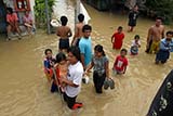 Many people were left temporarily homeless in Hat Yai - Click for larger image