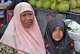 Muslim mother and daughter at Gim Yong market, Hat Yai - Click for larger image