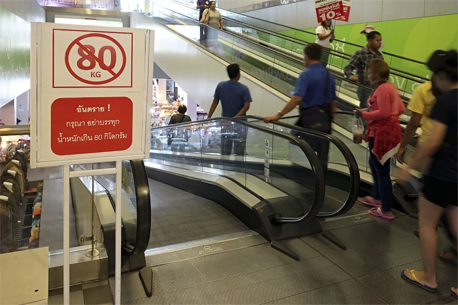 This escalator is only for light people