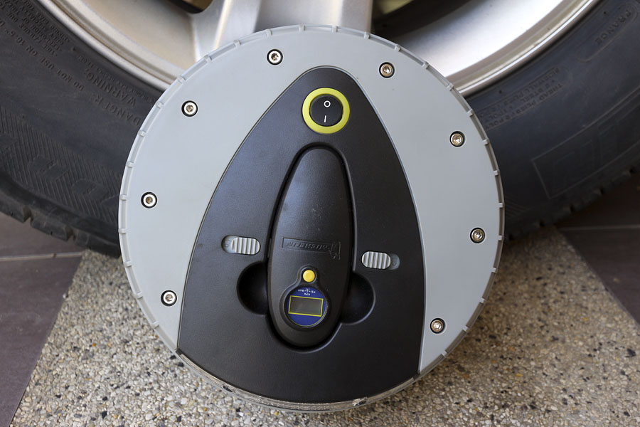 Michelin pressure gauge and tyre inflator