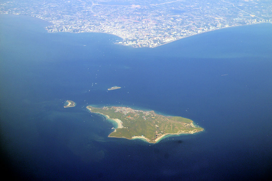 Laan island with Pattaya in the background