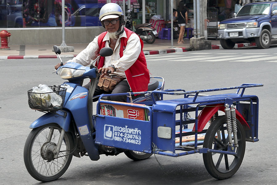 A different homemade sidecar, but you get the idea